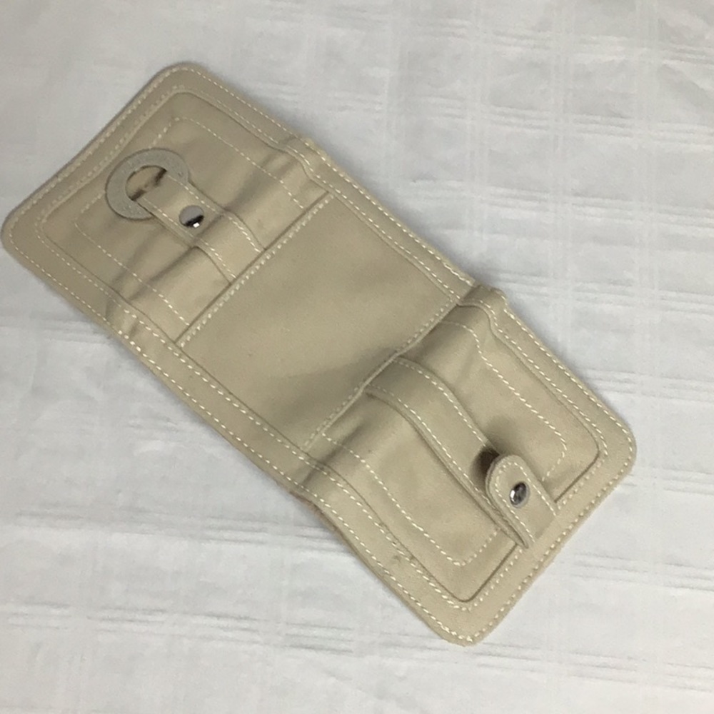Aeropostale tan wallet - Picture 3 of 8